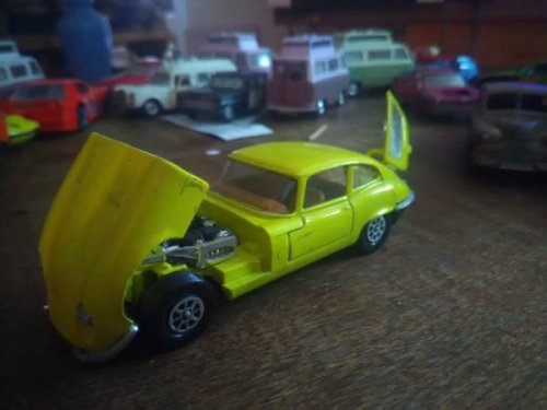 VINTAGE CORGI JAGUAR E TYPE 2 + 2 CAR V12 WHIZZWHEELS MADE IN GREAT BRITAIN 1970