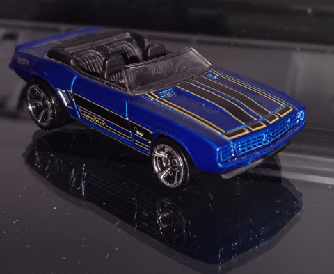 Hot Wheels Blue '69 Camaro Diecast HW Roadsters 1:64