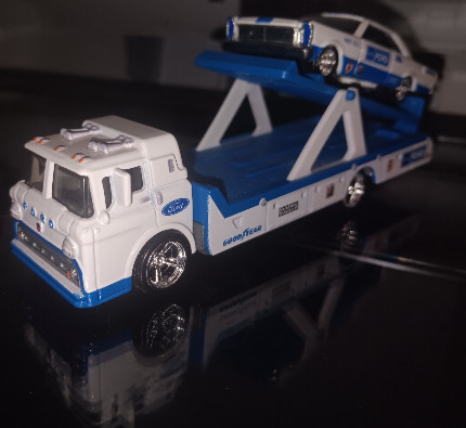 Hot Wheels Car Culture Team Transpor '65 Ford Galaxie & C-800