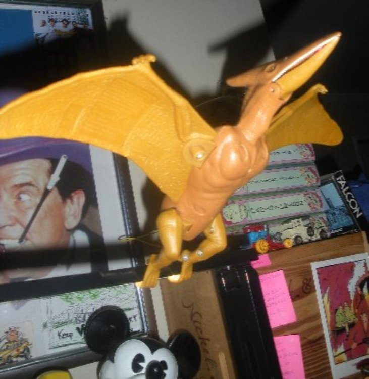 Pteranodon makes sound eyes light up