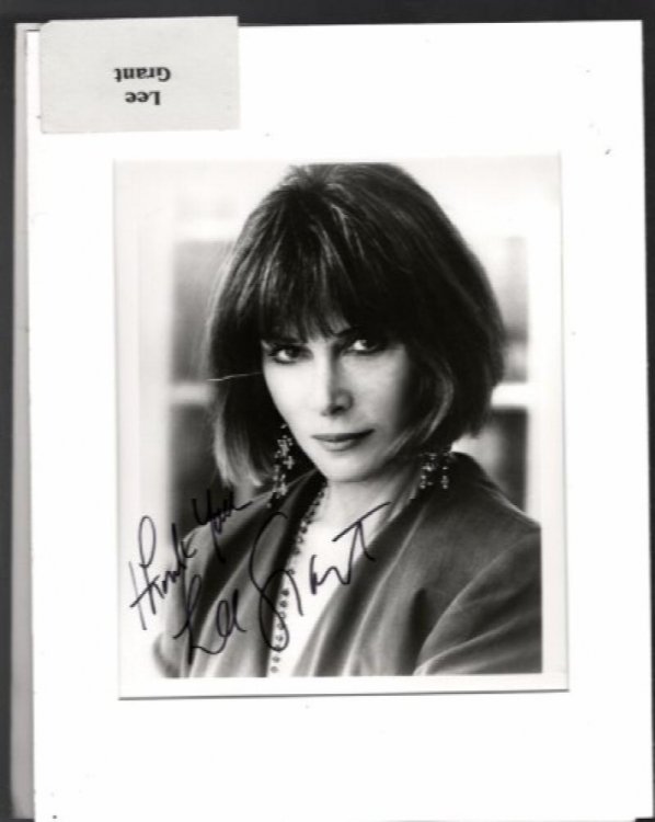 Actress LEE GRANT Signed 8 X 10 Photo SHAMPOO AUTOGRAPH