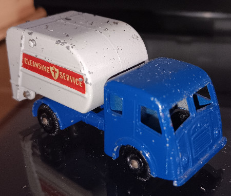 MATCHBOX No. 15 TIPPAX REFUSE COLLECTOR, Regular Wheel LESNEY,
