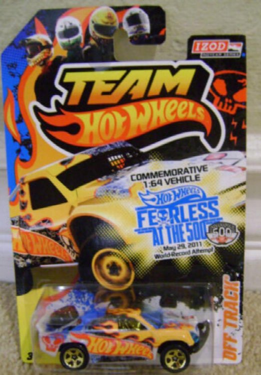 HOT WHEELS FEARLESS AT THE 500 COMMEMORATIVE OFF TRACK 1:64 IZOD TEAM