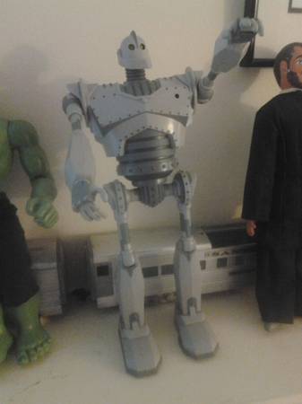 The Iron Giant POWER HERO: Talking IRON GIANT with MOTION SENSOR GUARD MODE Trendmaster Toys 1999 by The Iron Giant