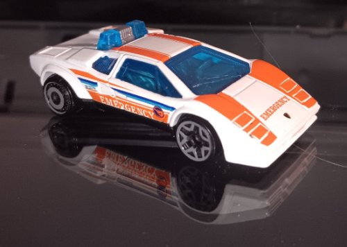 HOT WHEELS 2017 LAMBORGHINI COUNTACH PACE CAR - HW EXOTICS - WHITE and Orange