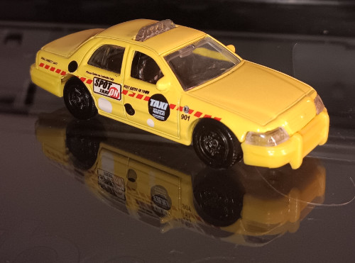 Mattel 2005 Matchbox 2005 Ford Crown Victoria Yellow City Cab Diecast