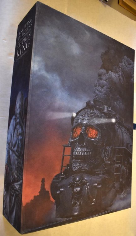 KNOWING DARKNESS: Signed by 33 artist contributors. Artists Inspired by Stephen King. Centipede Press, 2009. One of 300 numbered copies.