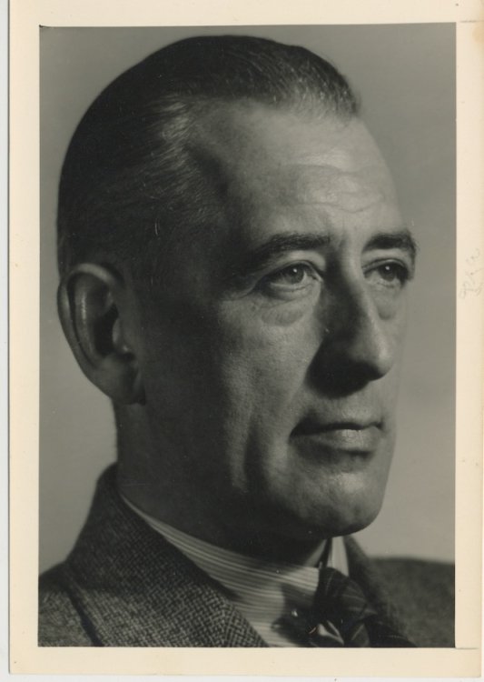 ORIGINAL PHOTO, signed & inscribed to Lloyd Arthur Eshbach. (DEEP SPACE)