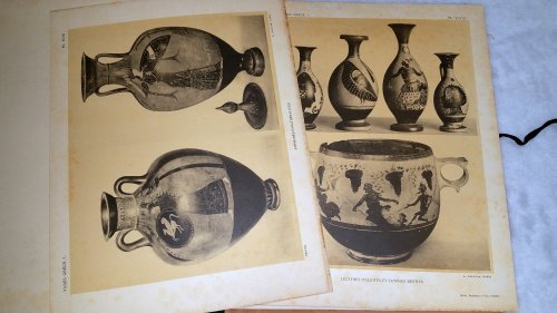 Vases Grecs Du Style Geometrique Au Style a Figures Noires