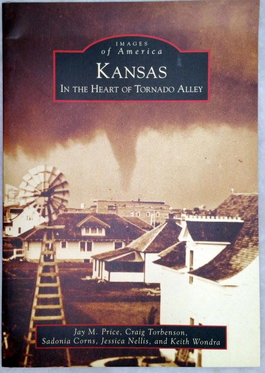 Kansas: In the Heart of Tornado Alley (Images of America series)