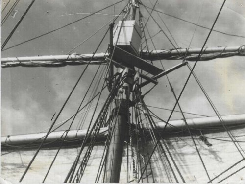 Silver gelatin photo of the crows nest on the Bear of Oakland [1935]
