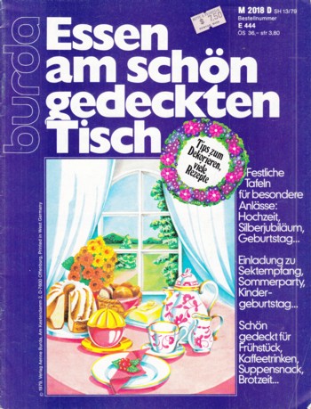 Essen am schon gedeckten Tisch