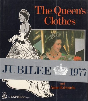 QUEEN'S CLOTHES
