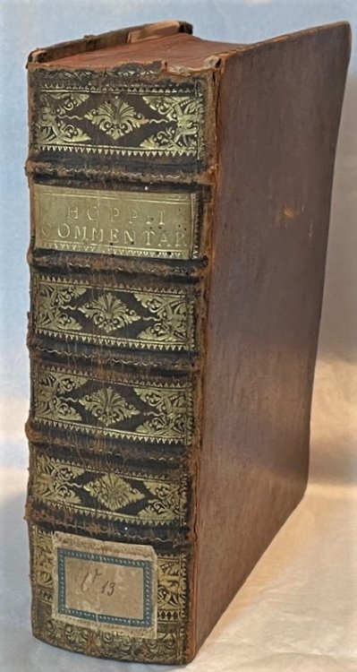 Commentatio Succincta ad Institutiones Justinianeas. Perspicuam Textus explanationem, Axiomatum inde desendentium demonstrationem, & enucleationem, potiorum Controversiarum Juris evolutionem, brevemque ad usum fori hodiernum applicationem continens, una cum Praecognitis Jurisprudentiae utilissimis. 