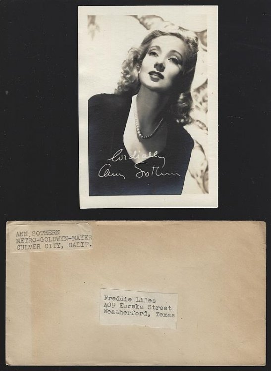 VINTAGE ORIGINAL STUDIO SIGNED PHOTOGRAPH OF ANN SOTHERN WITH ORIGINAL ENVELOPE