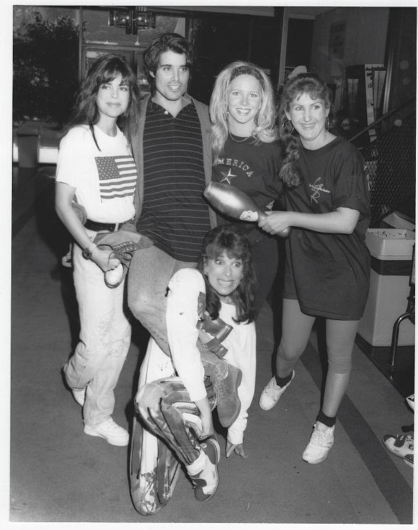 ORIGINAL PHOTOGRAPH KATE LINDER, PETER BARTON AND HIS DATE LISA RINNI, LAURALEE BELL AND LAURA BYRAN-BIRN, YOUNG AND RESTLESS