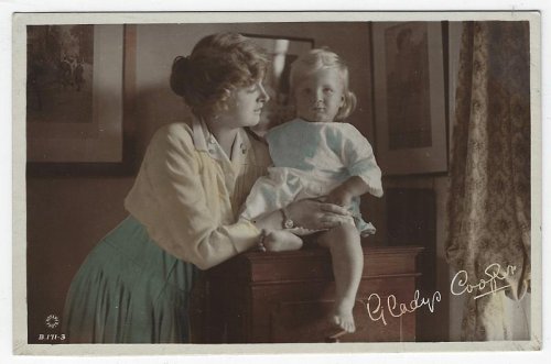 REAL PHOTO POSTCARD OF ACTRESS GLADYS COOPER