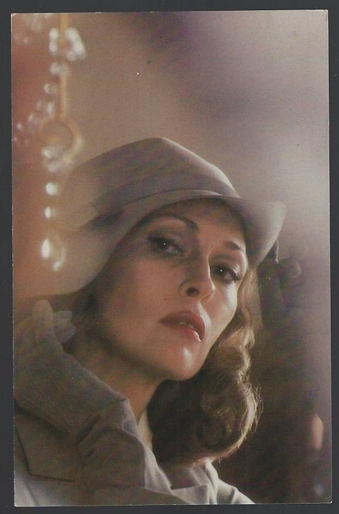POSTCARD OF ACTRESS FAYE DUNAWAY