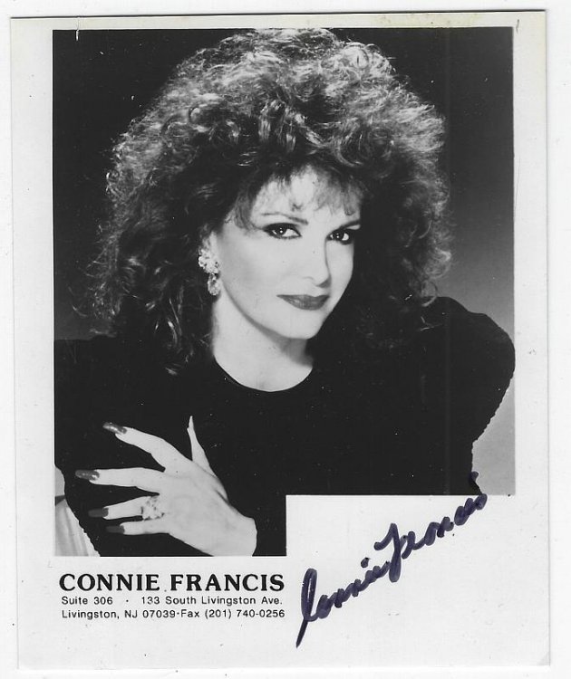 SIGNED PHOTOGRAPH OF CONNIE FRANCIS