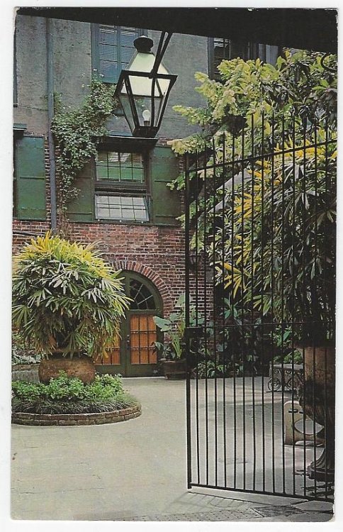 BRULATOUR COURTYARD, NEW ORLEANS, LOUISIANA