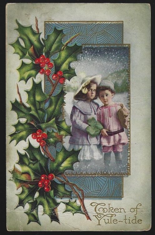TOKEN OF YULE-TIDE POSTCARD WITH CHILDREN AND HOLLY