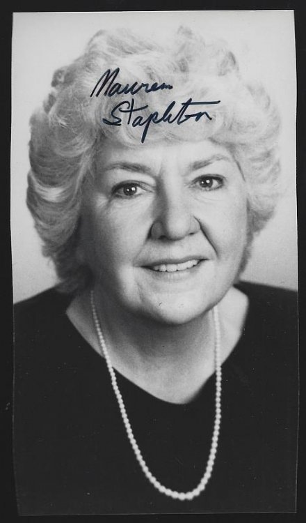 AUTOGRAPHED PHOTOGRAPH OF MAUREEN STAPLETON