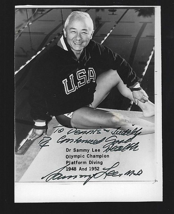 AUTOGRAPHED PHOTOGRAPH OF DR. SAMMY LEE