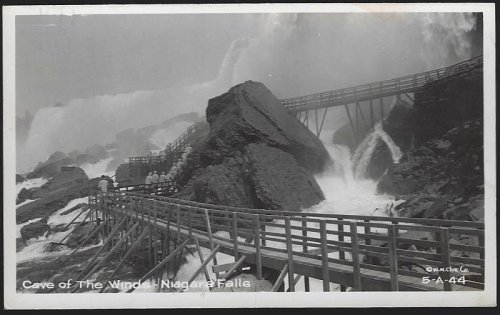 REAL PHOTO POSTCARD CAVE OF WINDS, NIAGARA FALLS, NEW YORK