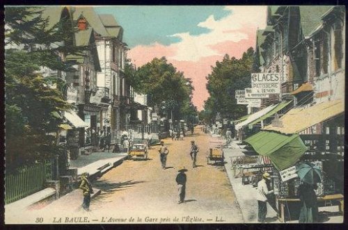 LA BAULE, FRANCE, L'AVENUE DE LA GARE