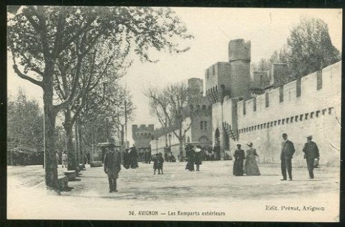 LES REMPARTS EXTERLEURS, AVIGNON, FRANCE
