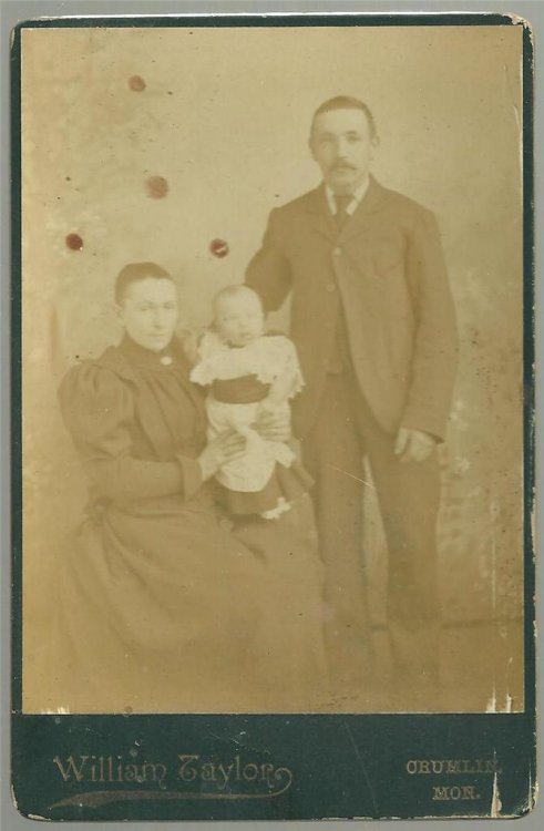 CABINET PHOTOGRAPH OF YOUNG FAMILY FROM CHUMLIN, MON