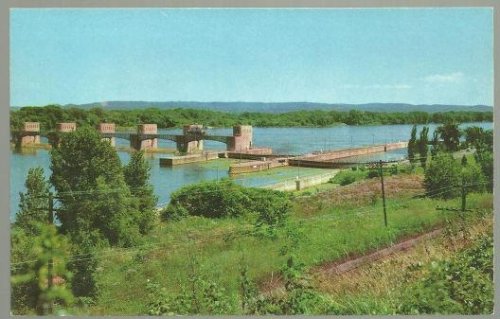 U. S. GOVERNMENT DAM AND LOCKS ALONG THE MISSISSIPPI