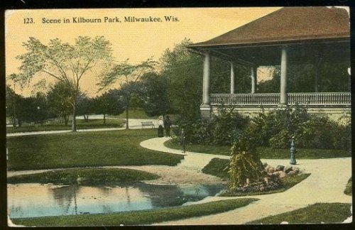 SCENE KILBOURN PARK, MILWAUKEE, WISCONSIN