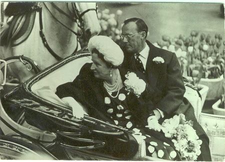 DUTCH POSTCARD OF ROYAL PROCESSION