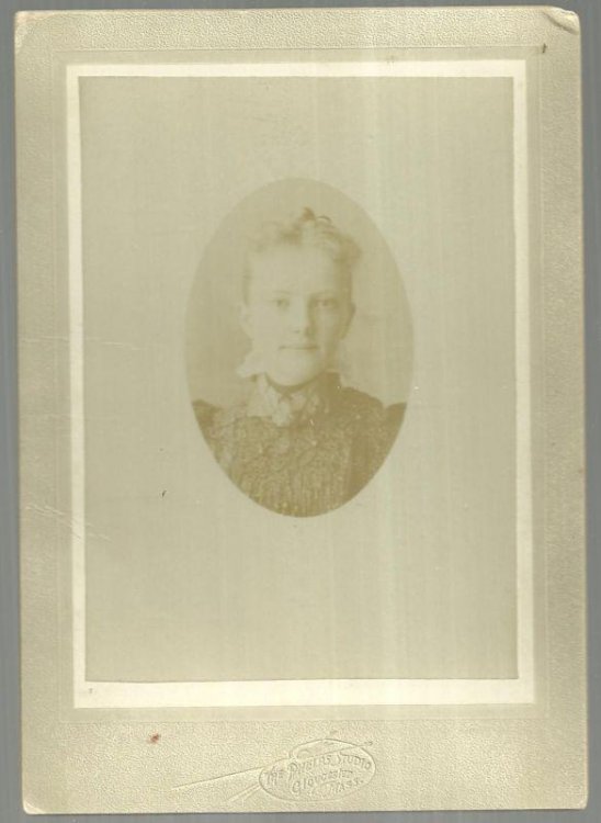 CABINET CARD OF HARRIET STARK MITCHELL, PHELPS STUDIO GLOUCESTER, MASSACHUSETTS