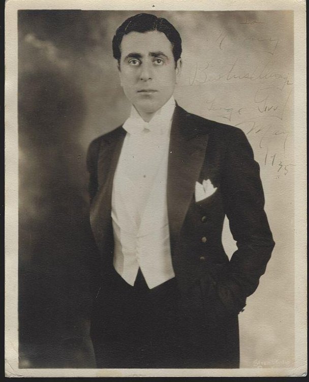 SIGNED PHOTOGRAPH SINGER, NEW YORK CITY