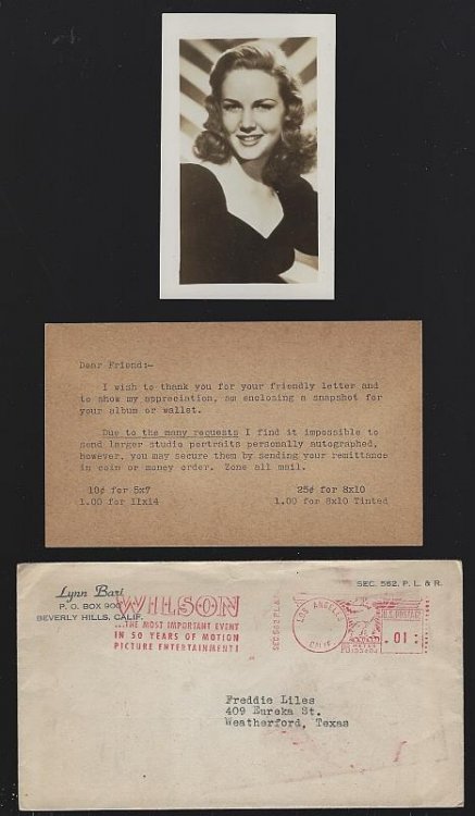 VINTAGE ORIGINAL STUDIO PHOTOGRAPH OF LYNN BARI WITH ORIGINAL ENVELOPE