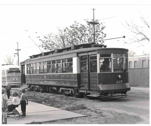 B&W Streetcar / Trolley Photograph [Chicago]