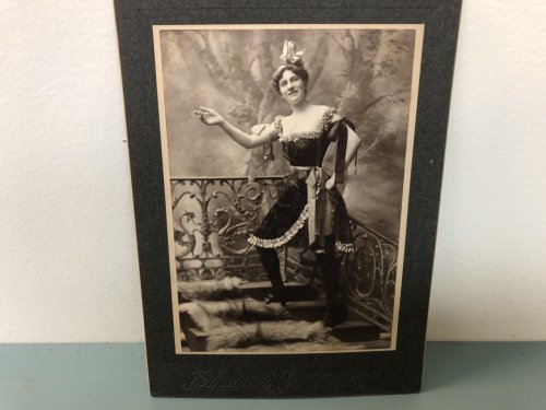 Cabinet Photo : Entertainer / Saloon Girl