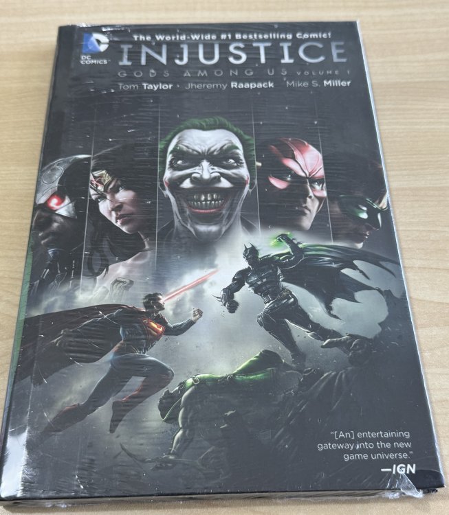 Injustice: Gods Among Us Vol. 1
