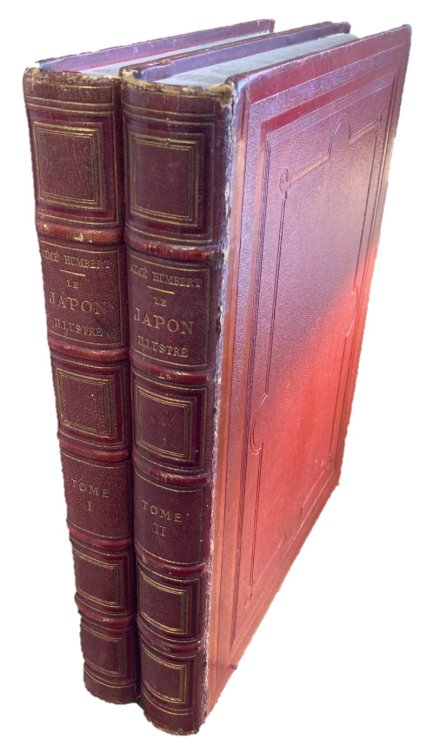 LE JAPON ILLUSTRE. OUVRAGE CONTENANT 176 VUES, SCNES, TYPES, MONUMENTS ET PAYSAGES DESSINES PAR E. BAYARD, H. CATENACI, EUGNE CICERI, L. CHEPON, HUBERT CLERGET, A. DE NEUVILLE, M. RAPINE, E. THEROND , UNE CARTE ET CINQ PLANS