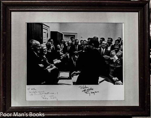 PHOTO OF WHITE HOURE PRESS CORPS 1970. [LBC