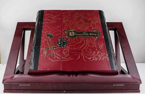 The Bhagavad Gita Signature Art Edition #39762 Photos Done- Complete Listing